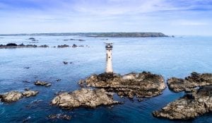 A small lighthouse on an outcrop of rocks - La Forêt, Guernsey