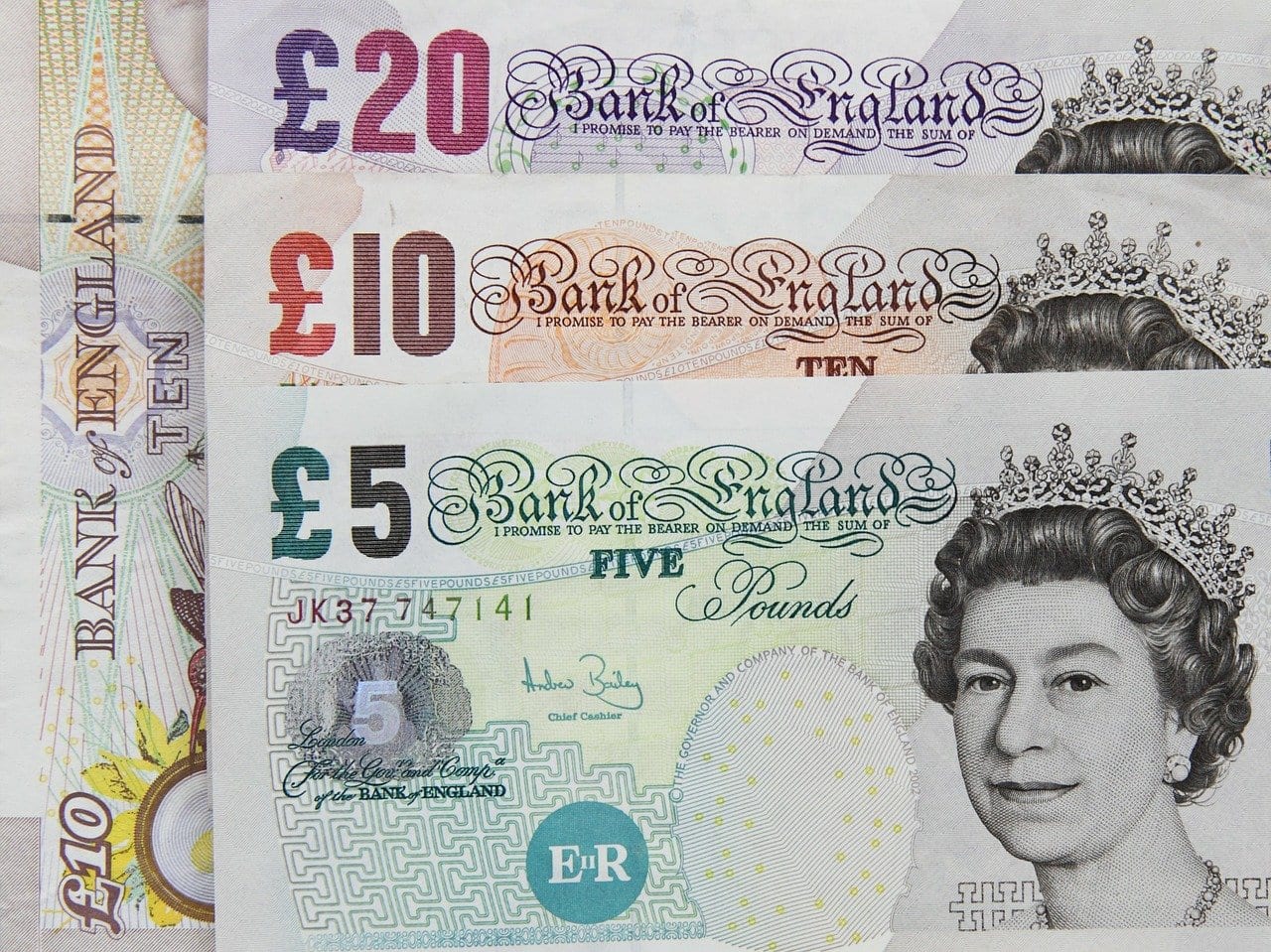 The Queen of England on bank notes