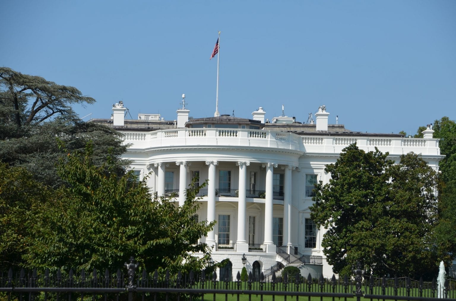 15 Huge Facts About The White House Fact City