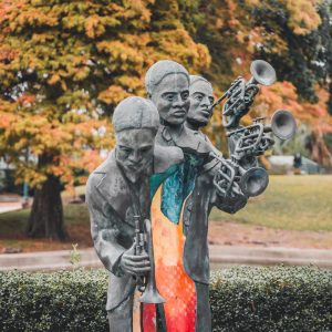 STATUE OF JAZZ PLAYERS IN NEW ORLEANS