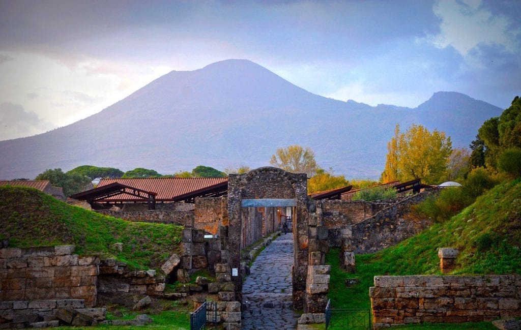 12 Massive Facts About Mount Vesuvius | Fact City