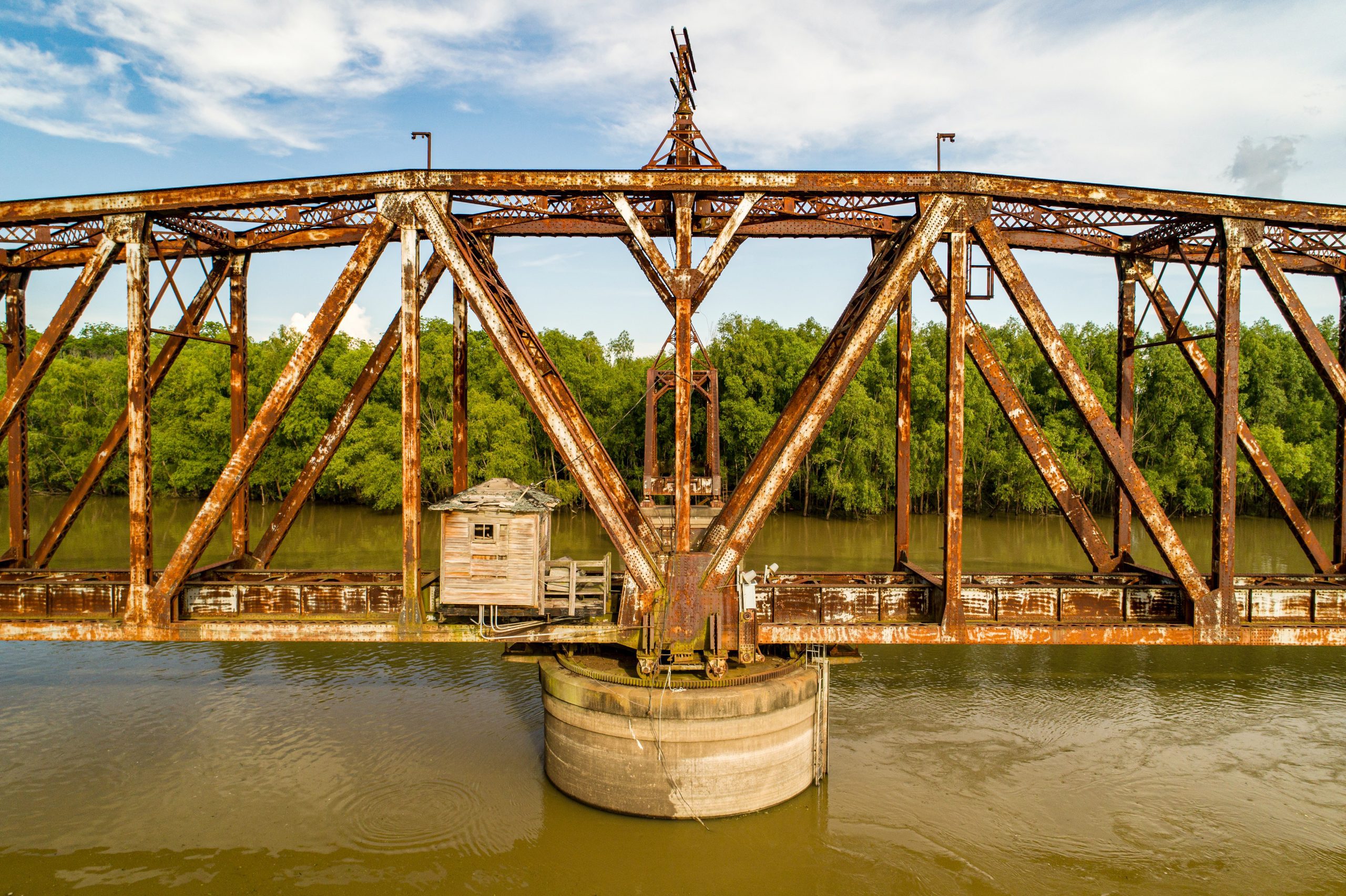Old bridge crossing the Mississippi