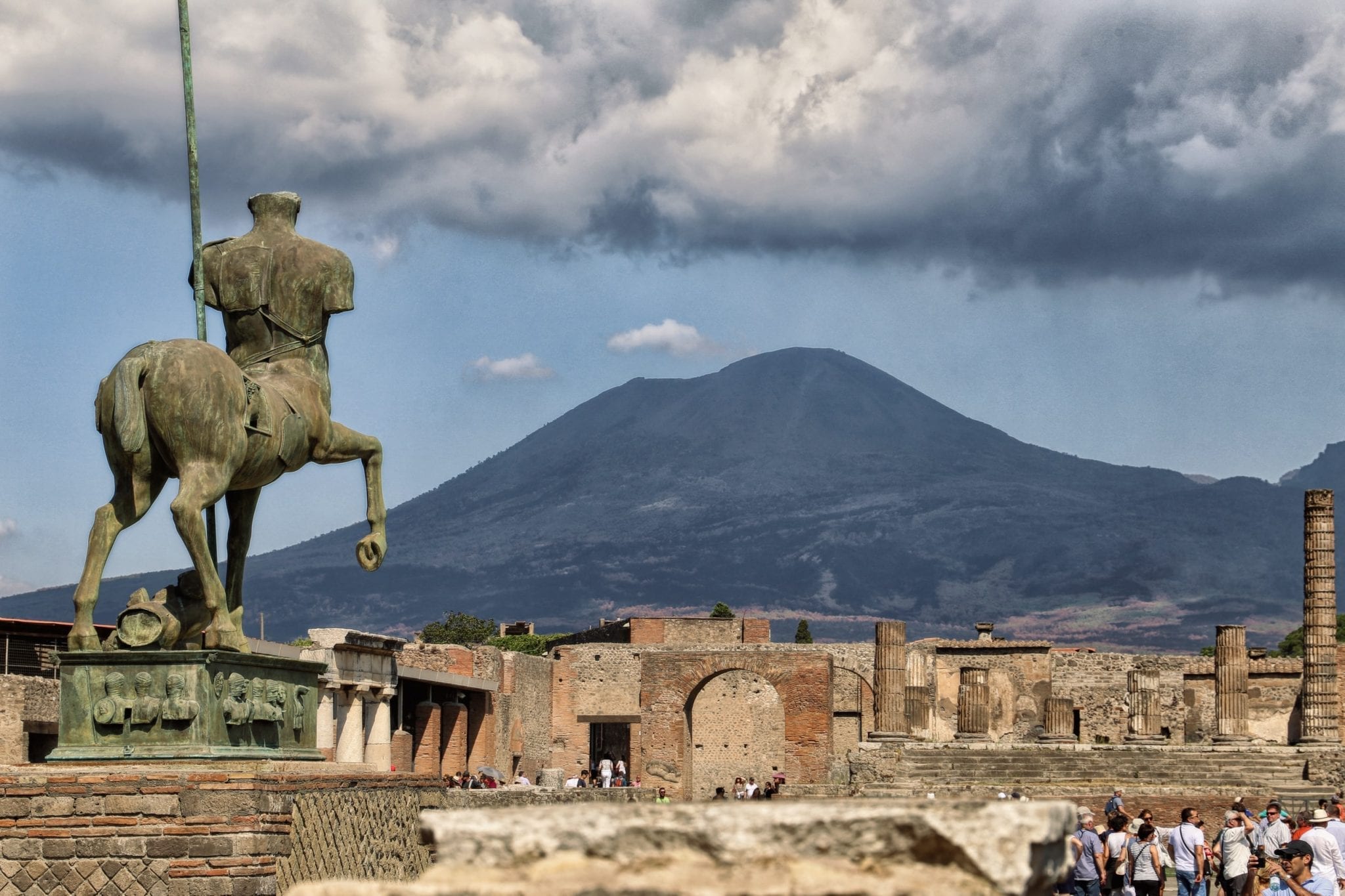 Facts About Pompeii 2048x1365 