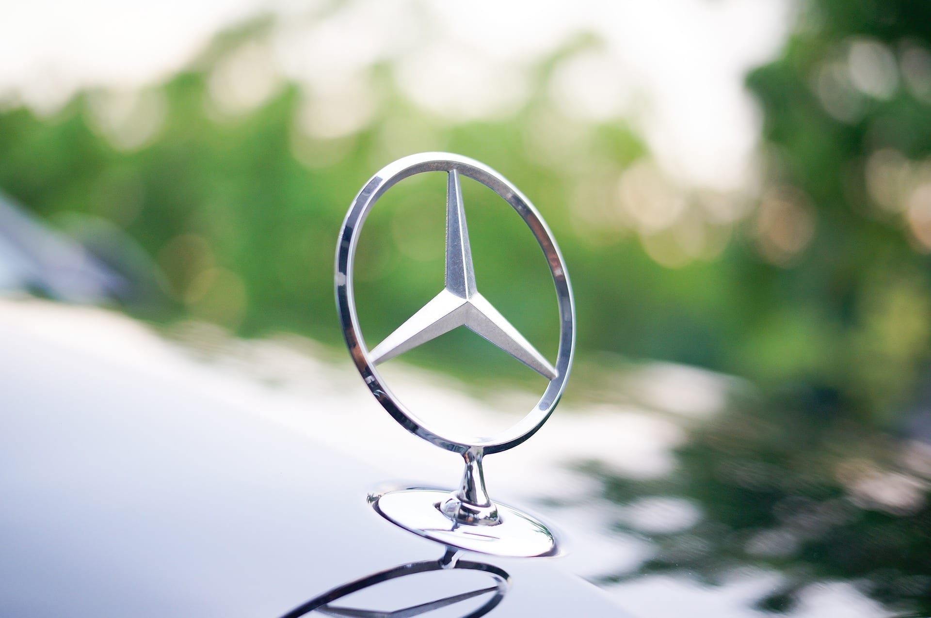 The famous three pointed Mercedes Benz star