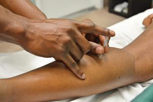 acupuncture needle being used on a knee joint