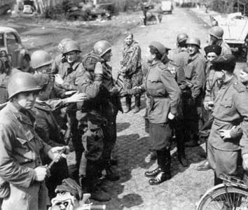 Soviet and US troops together in WW2