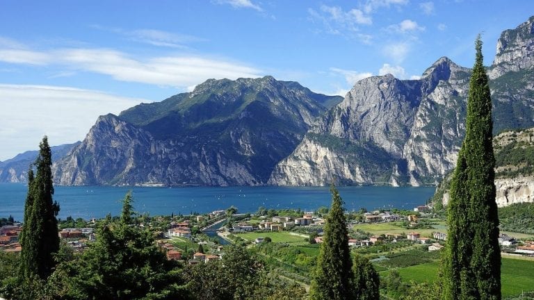 10 Glorious Facts about Lake Garda - Fact City