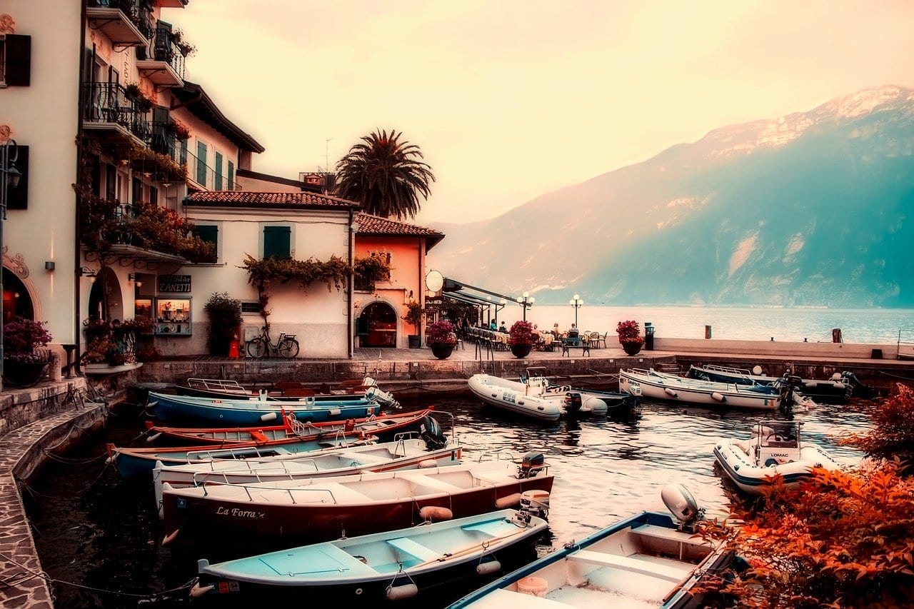 10 Glorious Facts about Lake Garda - Fact City