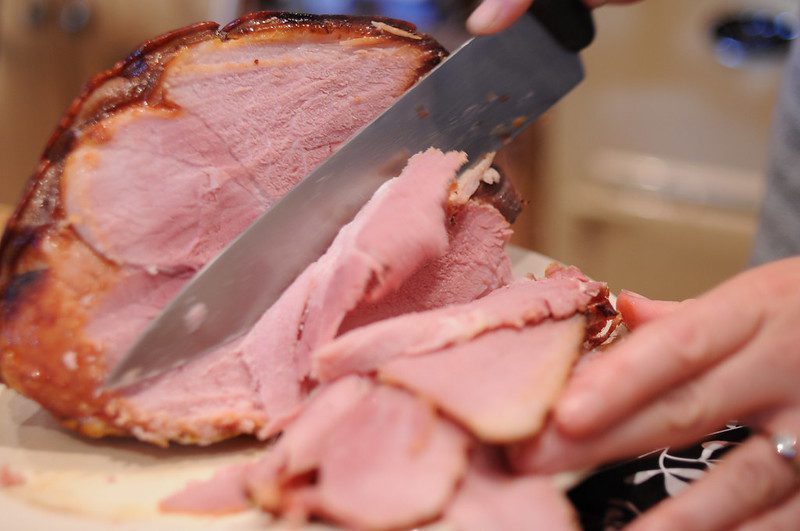 slicing ham