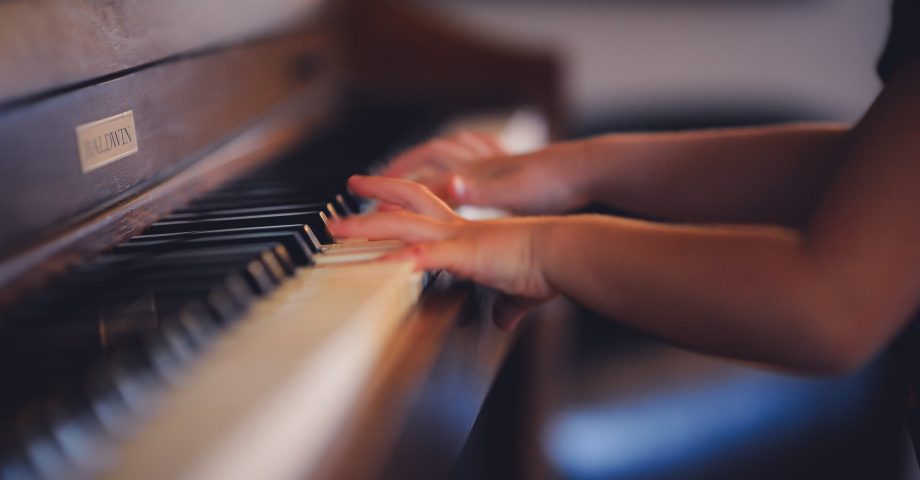 Methods to Learn to play the piano