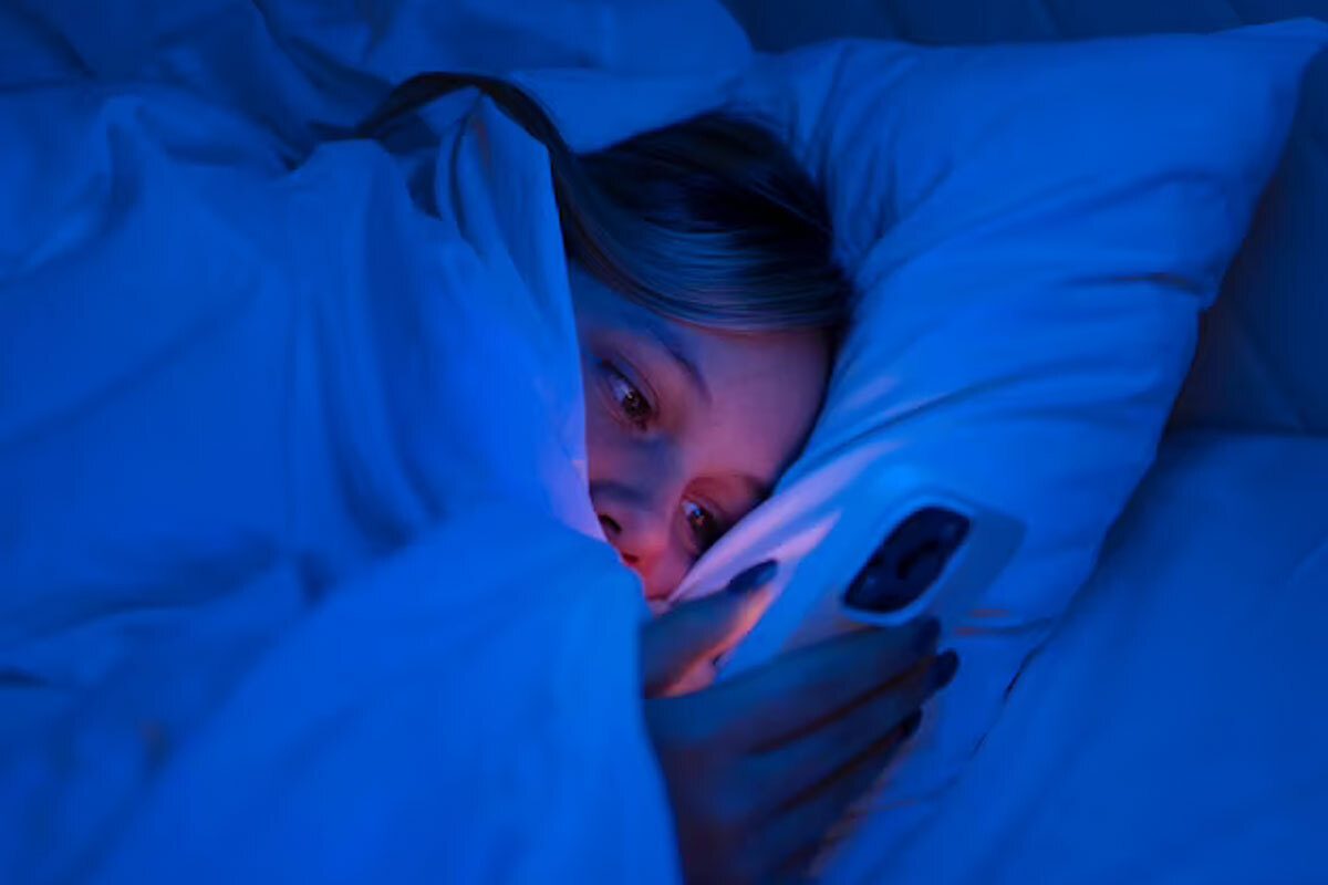 5 Tips & Tricks to Stop Blue Light From Interfering With Your Sleep