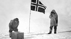 Roald Amundsen reaches the South Pole
