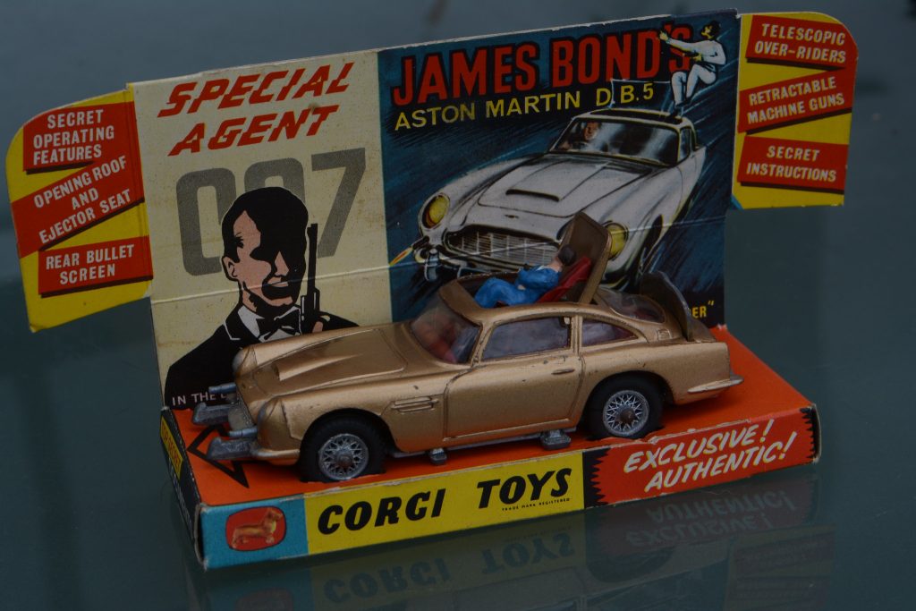 JAMES BOND 007 CORGI VINTAGE MODEL CAR